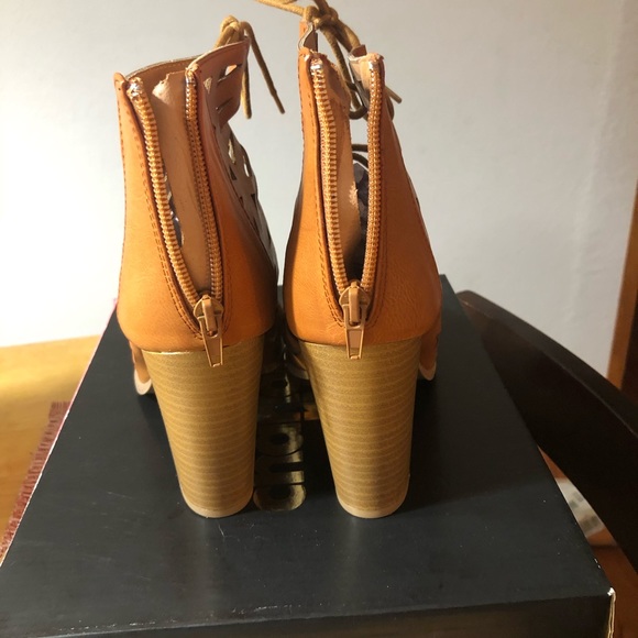 Sandals - Picture 5 of 5